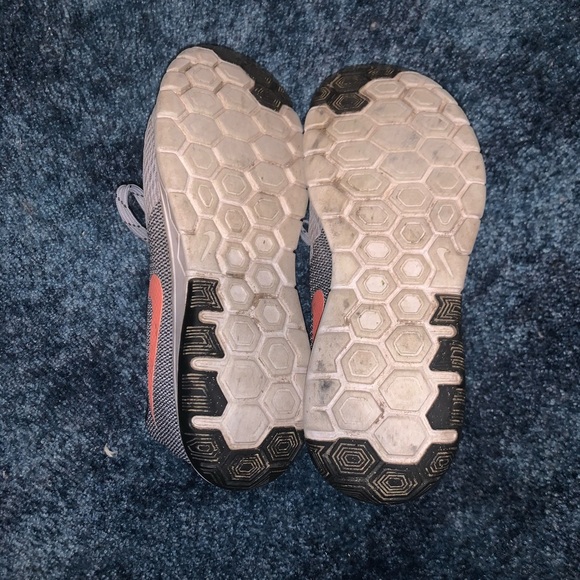 Nike tennis shoes - Picture 4 of 4